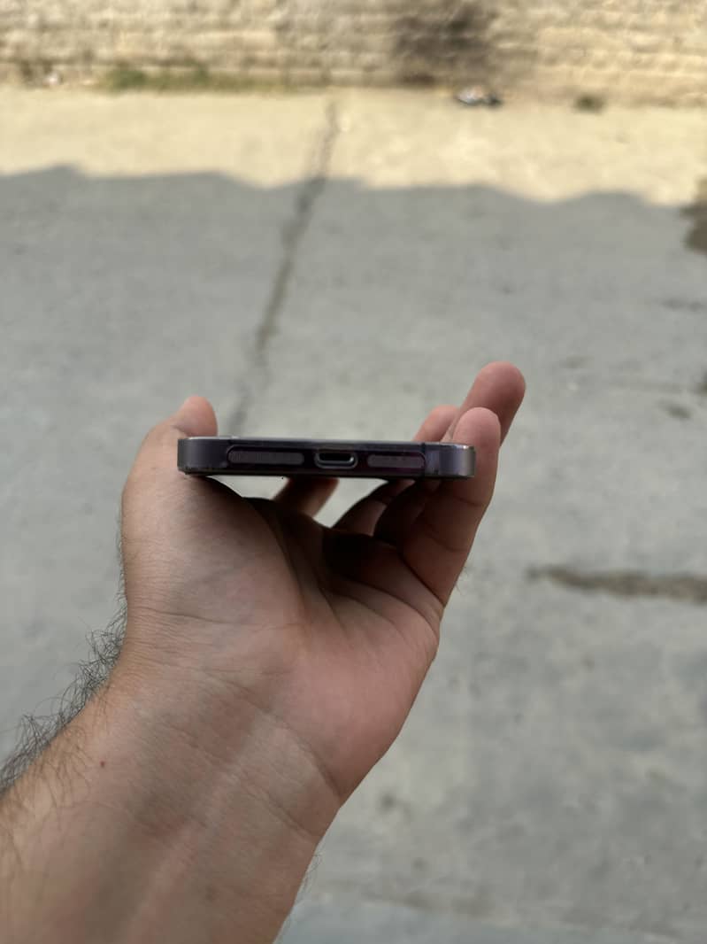 Apple iPhone 14 Pro 0