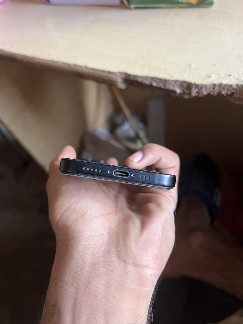 Apple iPhone 15 4