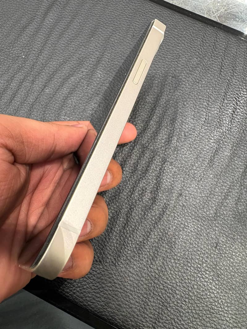 Apple iPhone 13 2