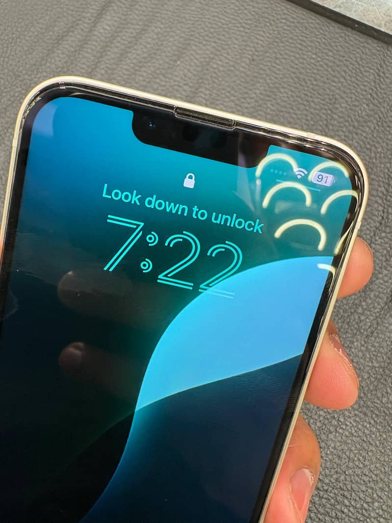 Apple iPhone 13 6