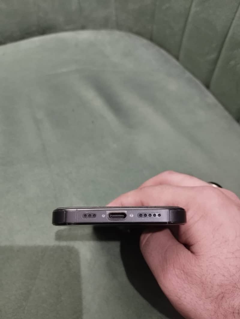 Apple iPhone 16 Pro 4