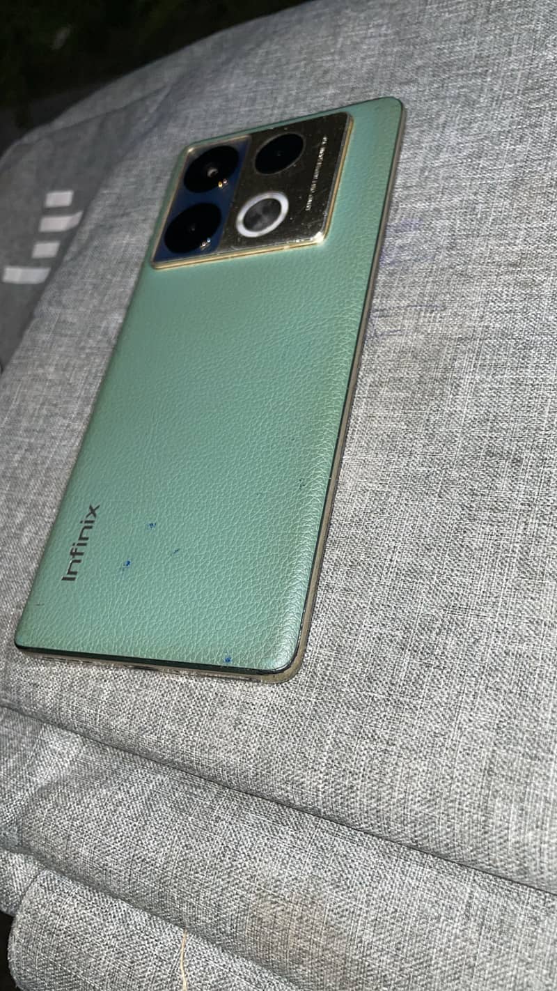 Infinix Note 40 Pro 4