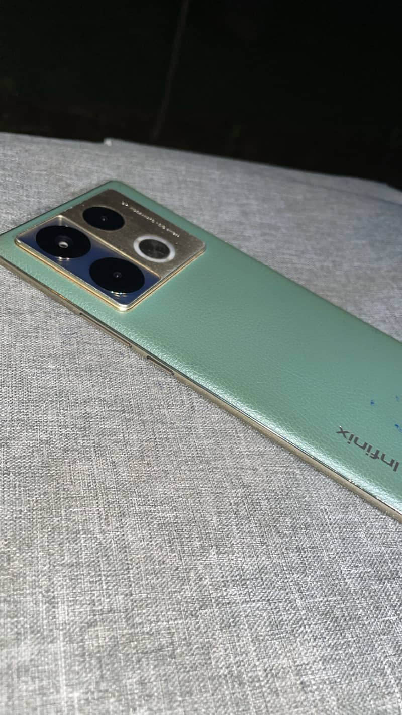 Infinix Note 40 Pro 5