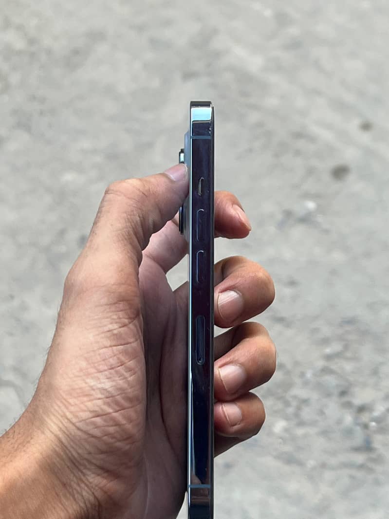Apple iPhone 13 Pro 2