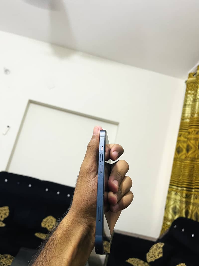 Apple iPhone 13 1
