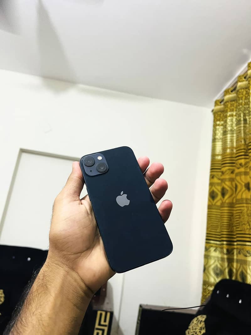Apple iPhone 13 4