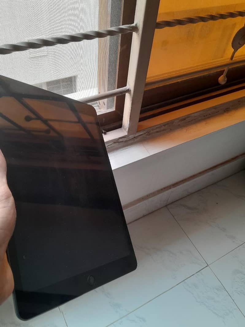 Ipad 8th generation 32 gb 1
