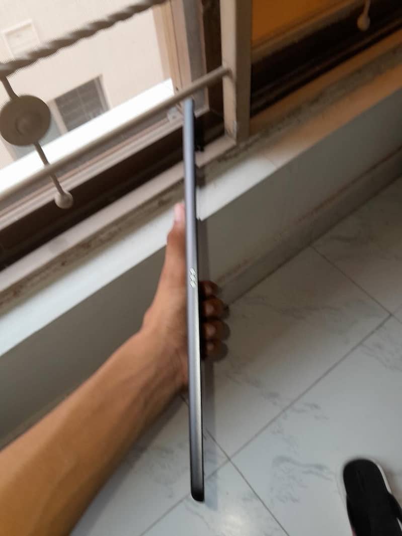 Ipad 8th generation 32 gb 4