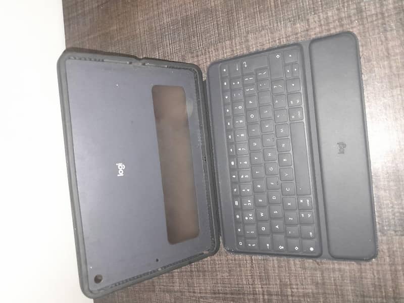 Ipad 8th generation 32 gb 7