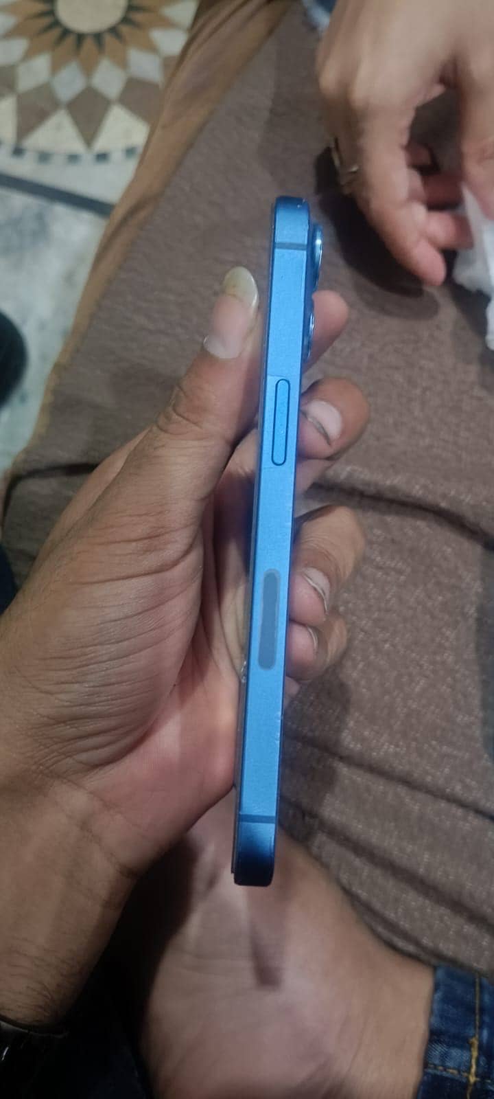 Apple iPhone 13 4
