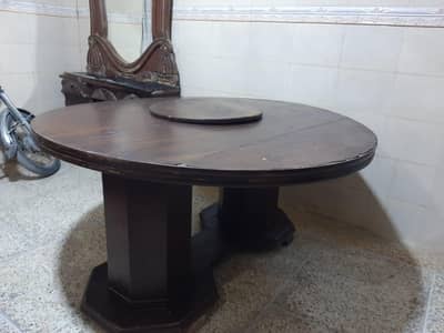 8 chairs table