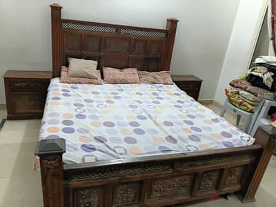 king size bed 2 side table or 3 door almri