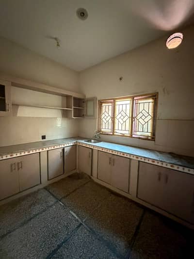 1 kanaal Double story House For Rent