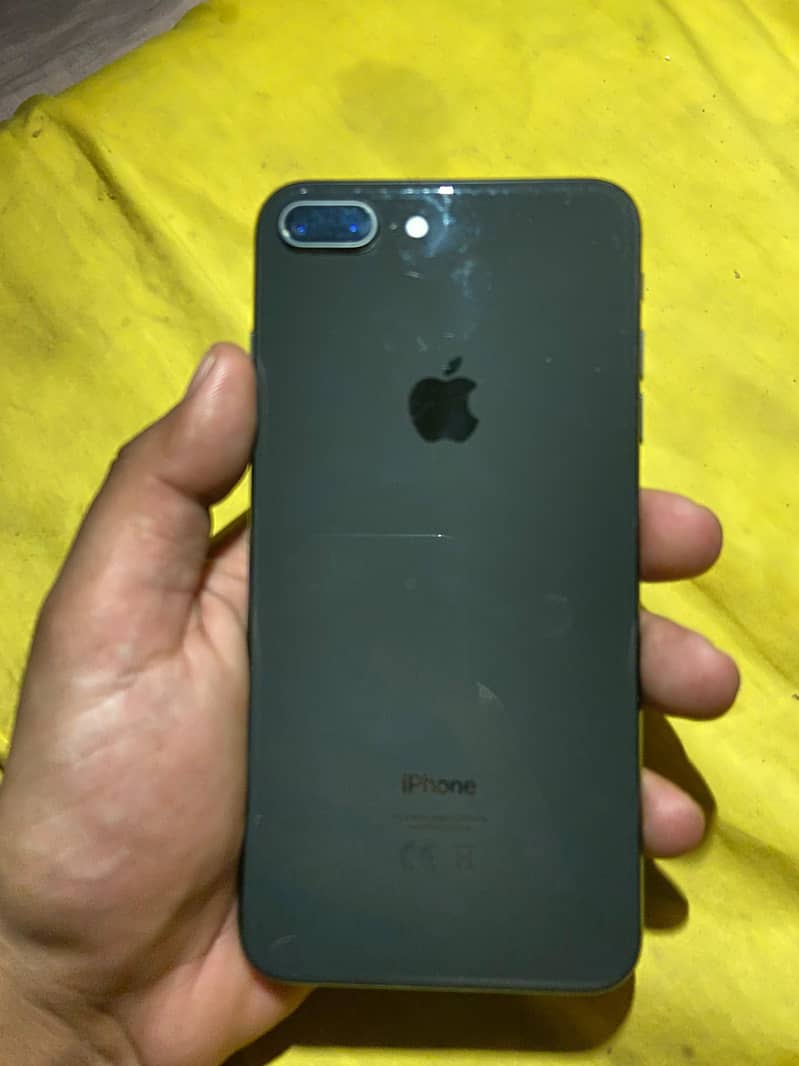 Apple iPhone 8 Plus 1