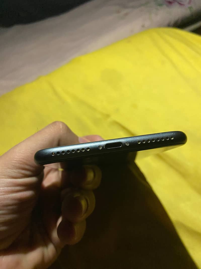 Apple iPhone 8 Plus 11