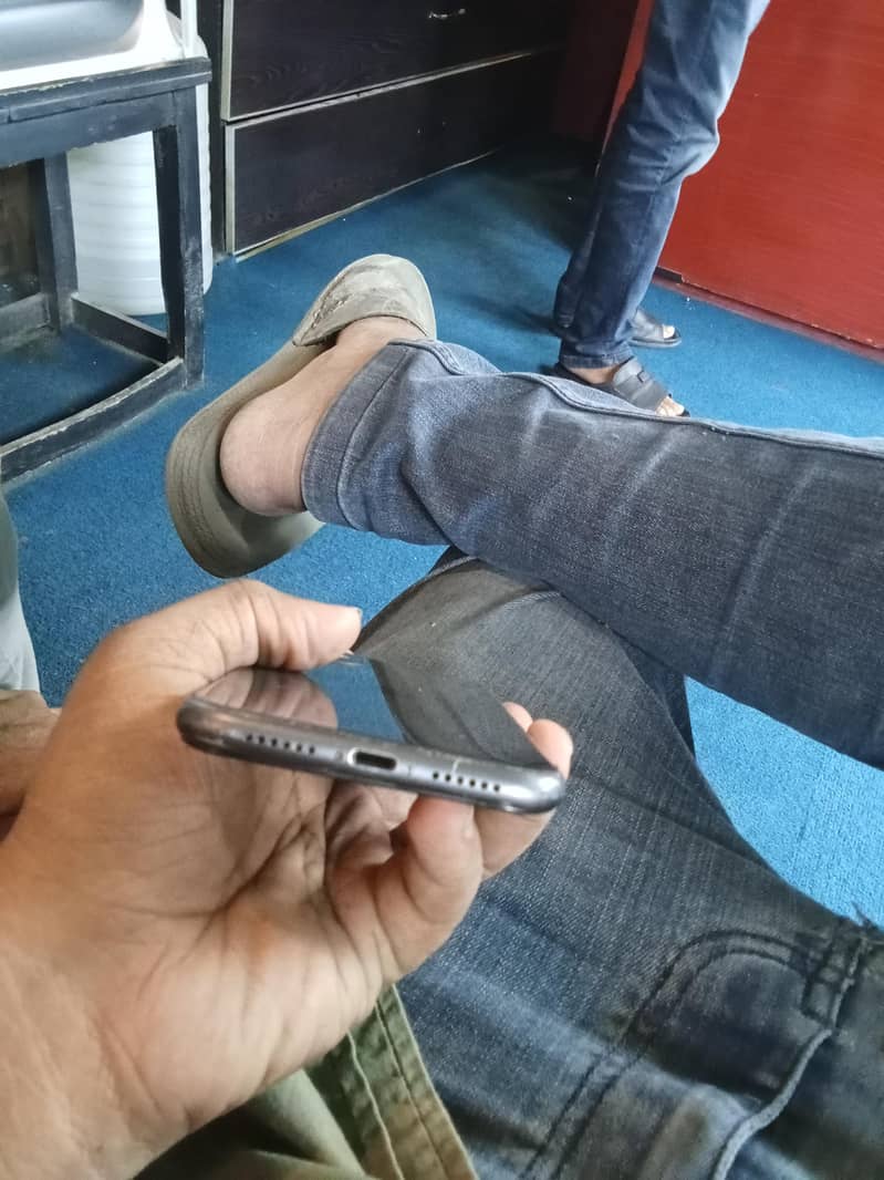 Apple iPhone 11 4