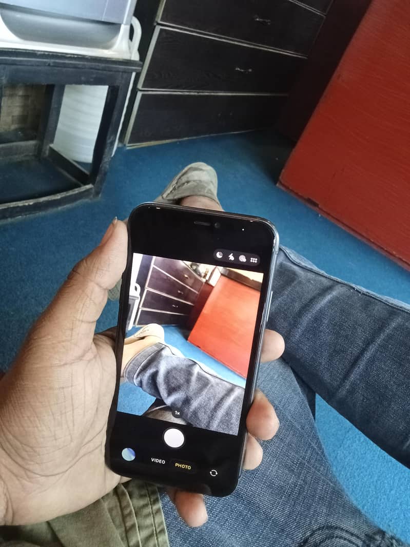 Apple iPhone 11 7