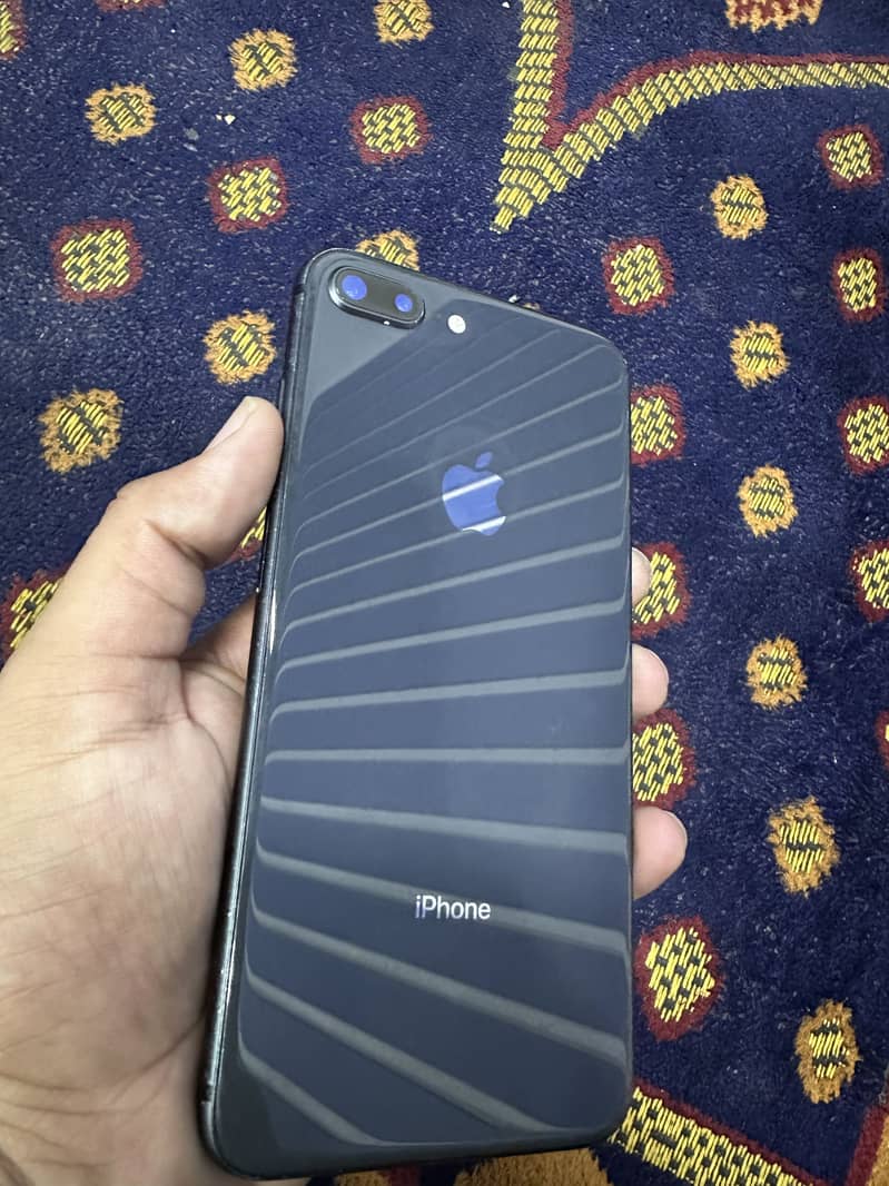 Apple iPhone 8 Plus 1