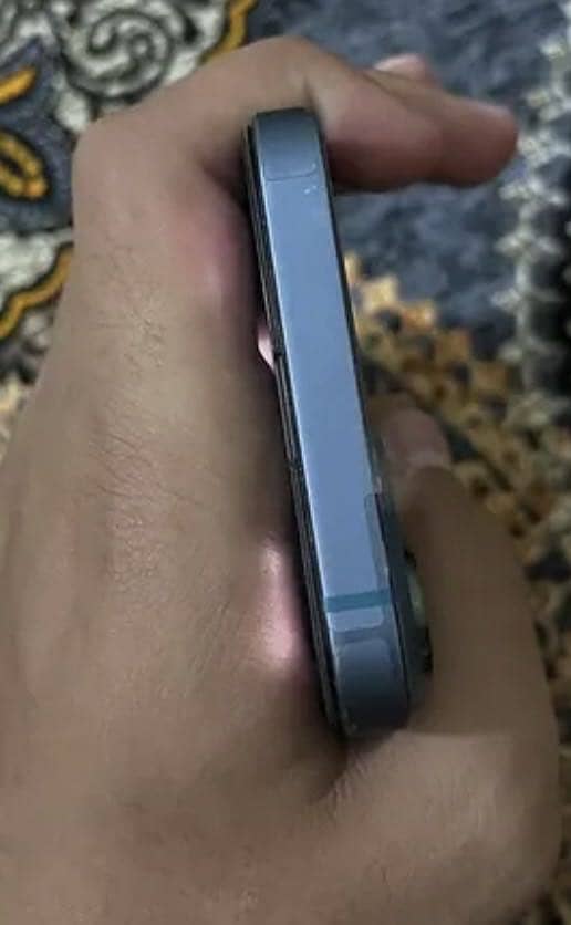 Apple iPhone 13 1