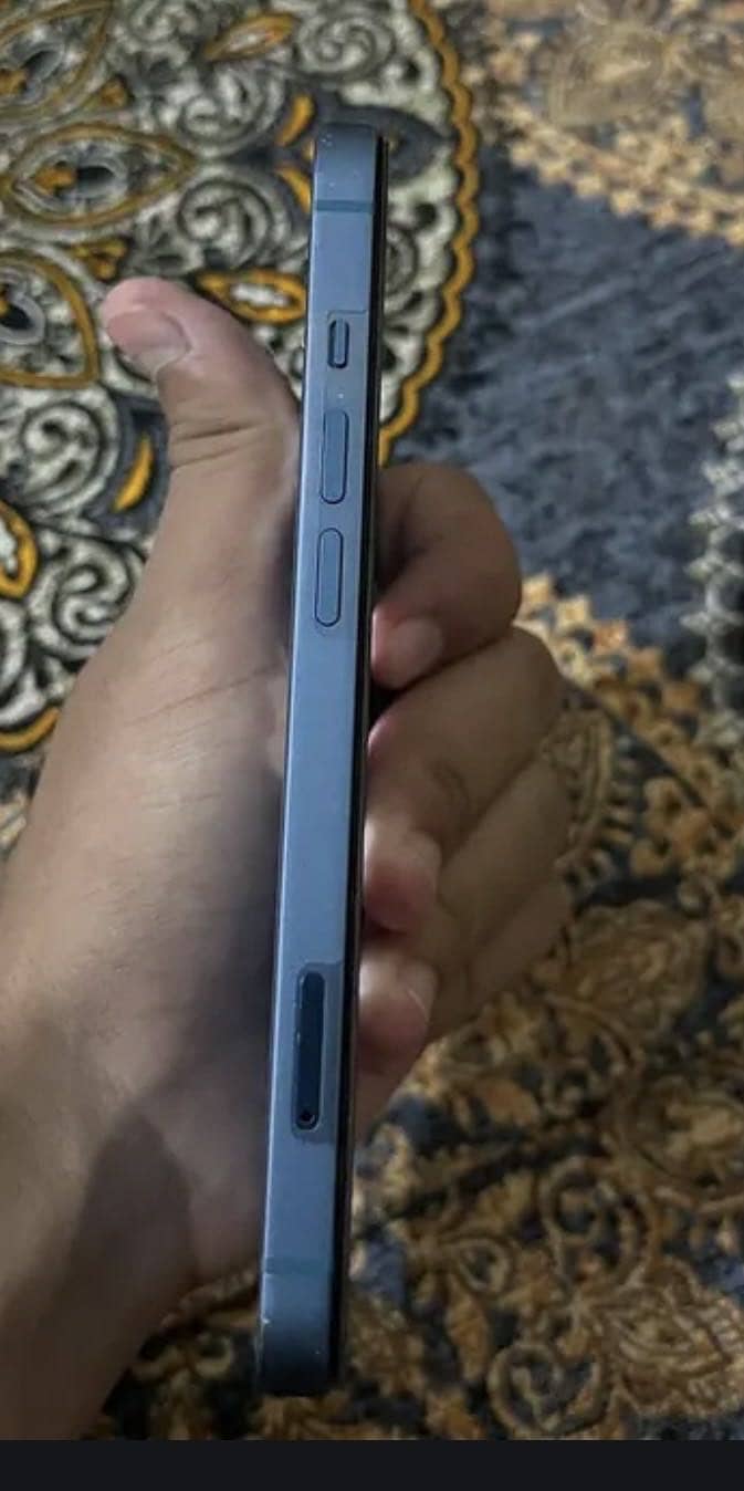 Apple iPhone 13 2