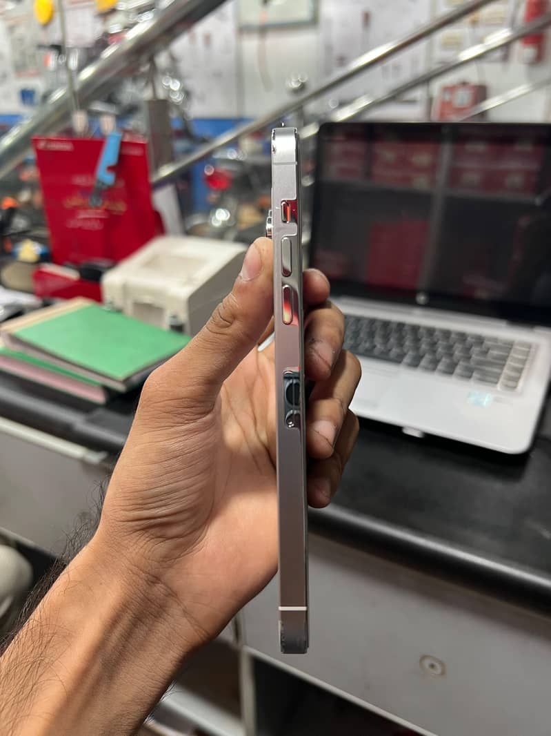 Apple iPhone 14 Pro Max 4