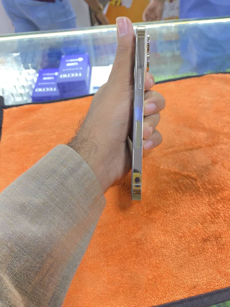 Apple iPhone 14 Pro Max 2