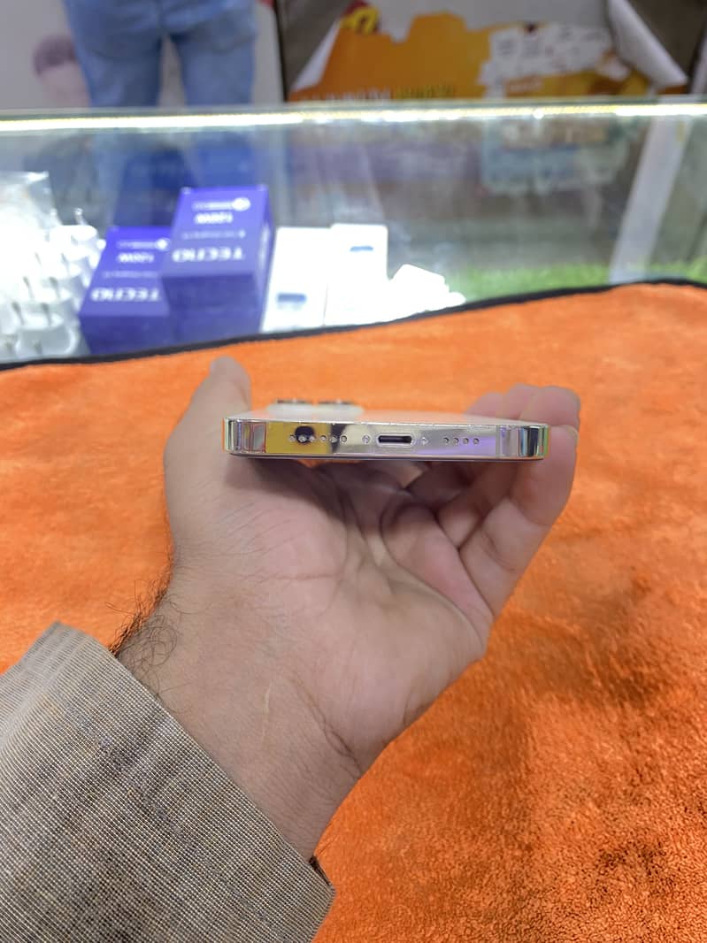 Apple iPhone 14 Pro Max 3