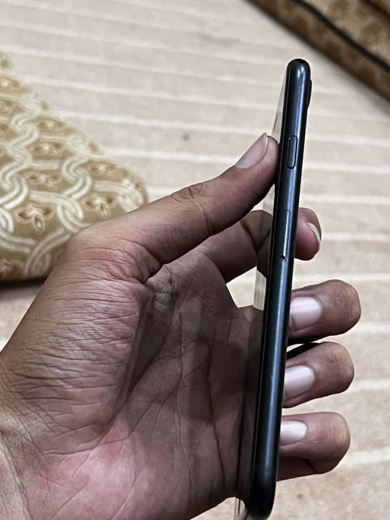 Apple iPhone SE (3rd Gen) 2