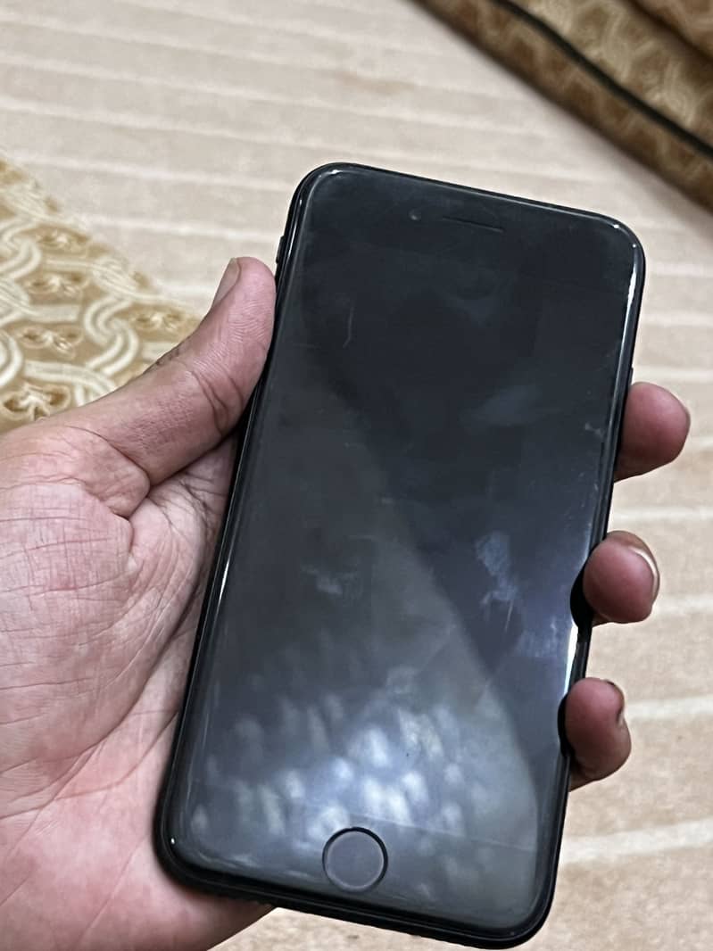 Apple iPhone SE (3rd Gen) 3