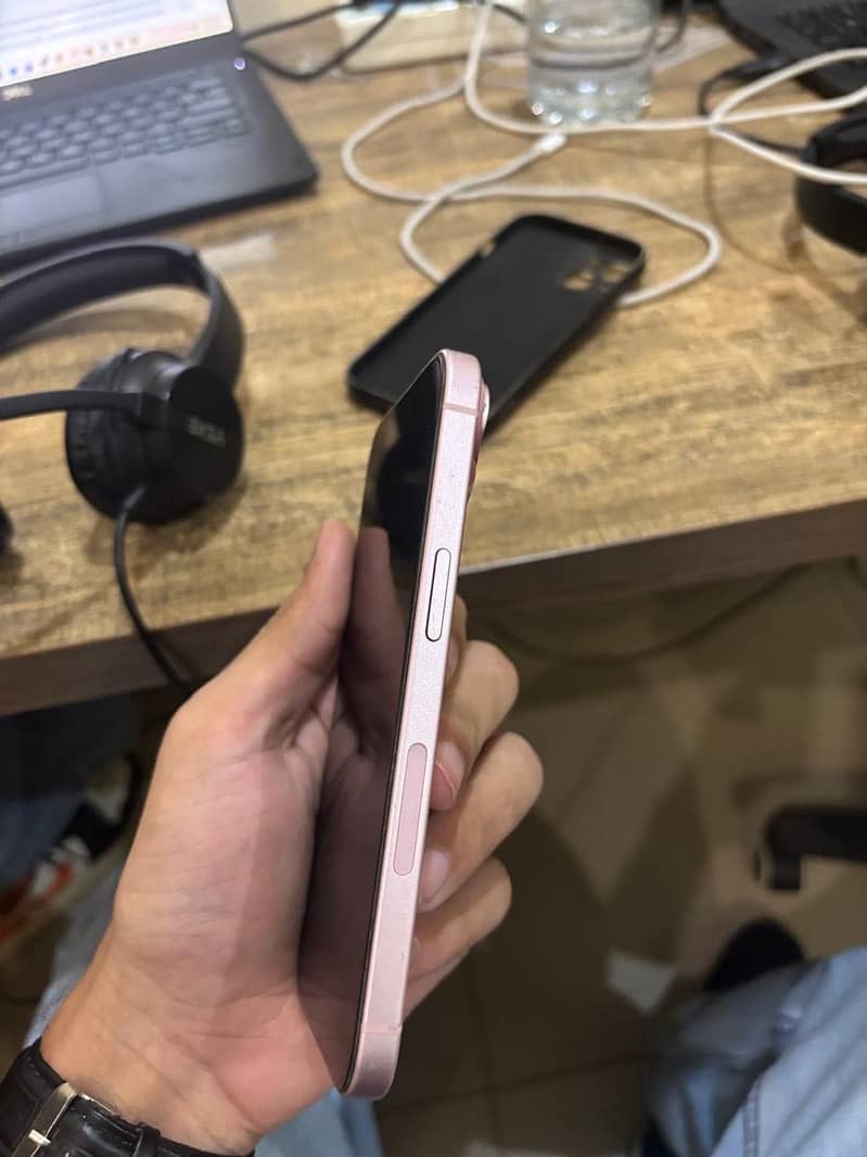 Apple iPhone 15 4