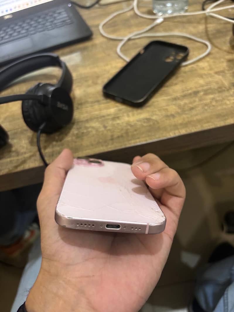 Apple iPhone 15 7