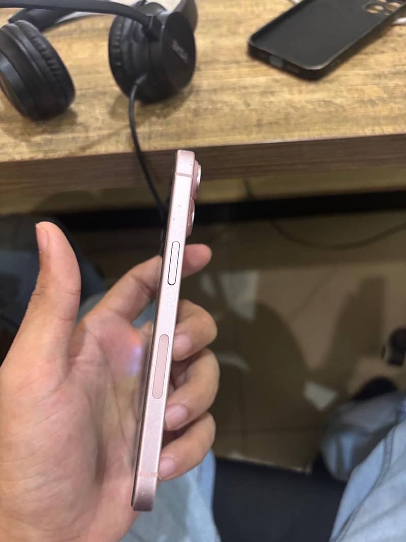 Apple iPhone 15 8