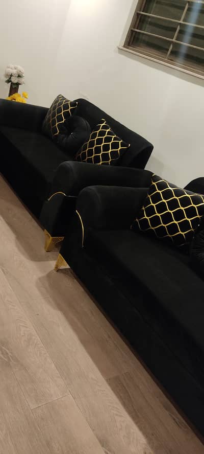 Velvet modern 6 seater with cushions