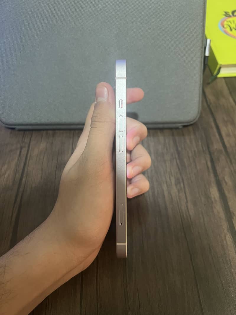 Apple iPhone 13 3
