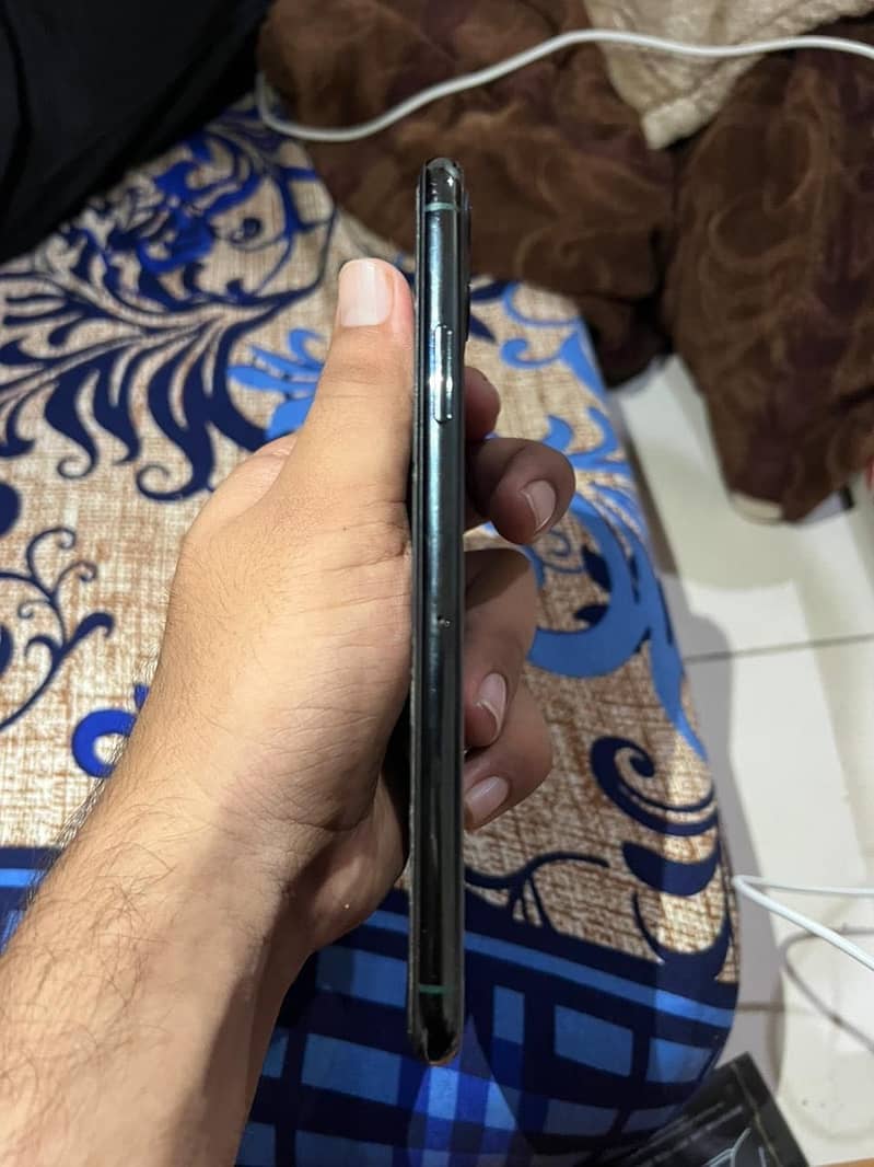 Apple iPhone 11 Pro 2