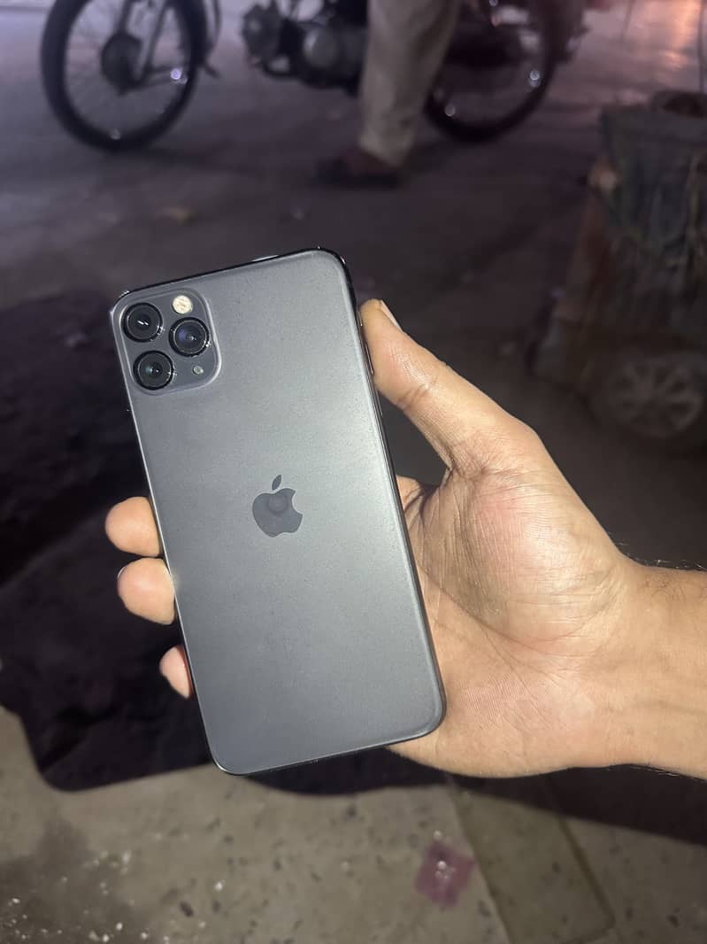 Apple iPhone 11 Pro Max 4