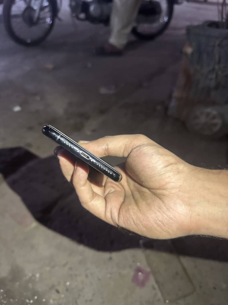Apple iPhone 11 Pro Max 6