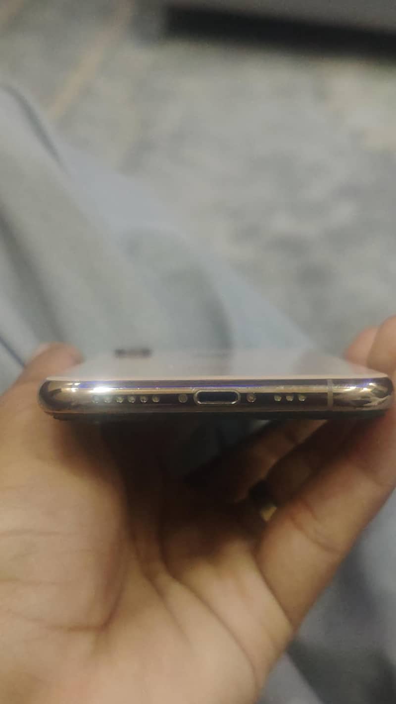 Apple iPhone XS 3