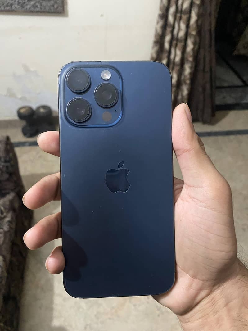 Apple iPhone 15 Pro Max 0