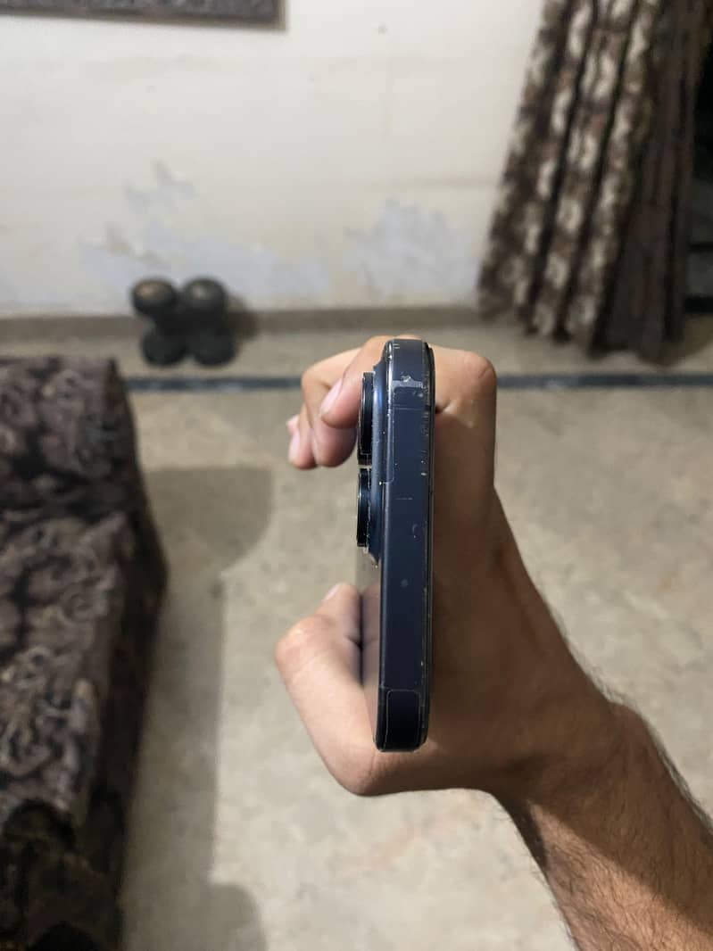 Apple iPhone 15 Pro Max 2