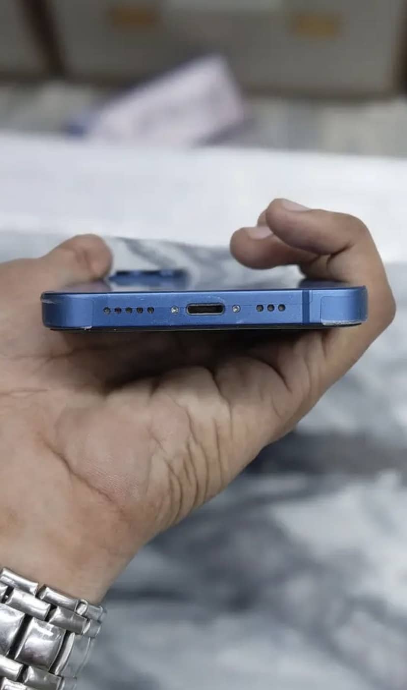 Apple iPhone 13 5