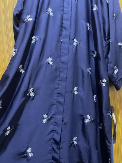 beautiful embroidery abaya avaiable in good condition