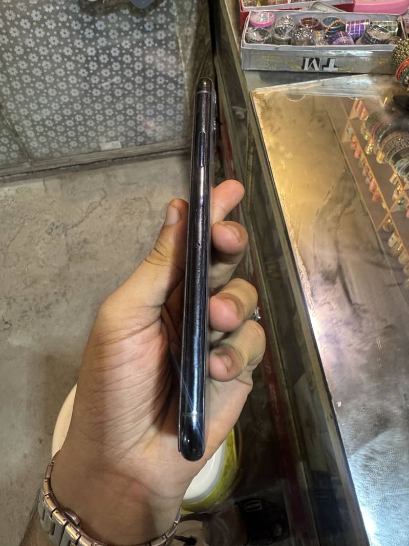 Apple iPhone 11 Pro Max 1