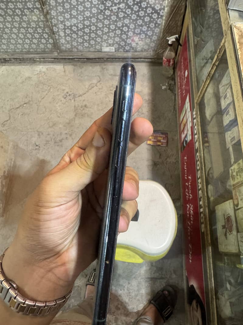 Apple iPhone 11 Pro Max 3