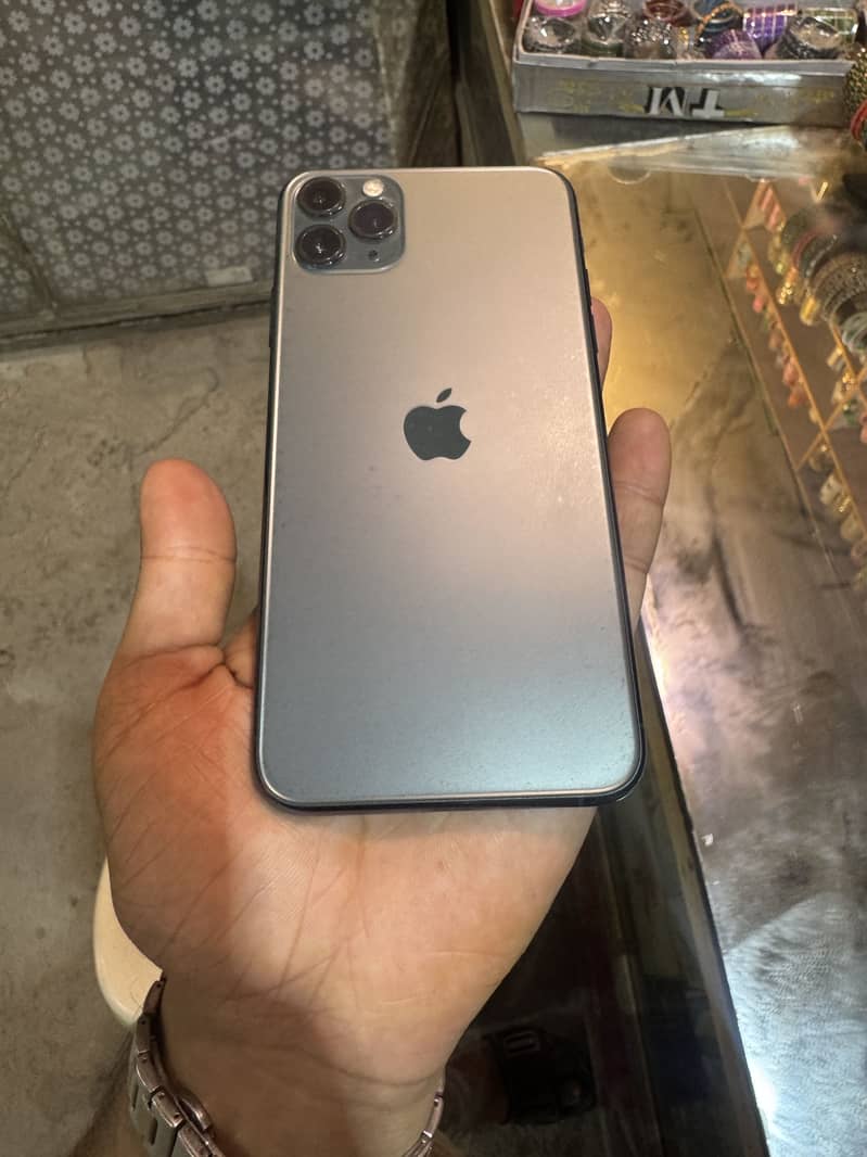 Apple iPhone 11 Pro Max 4