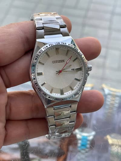 Sleek Citizen Watch with World Time master lock