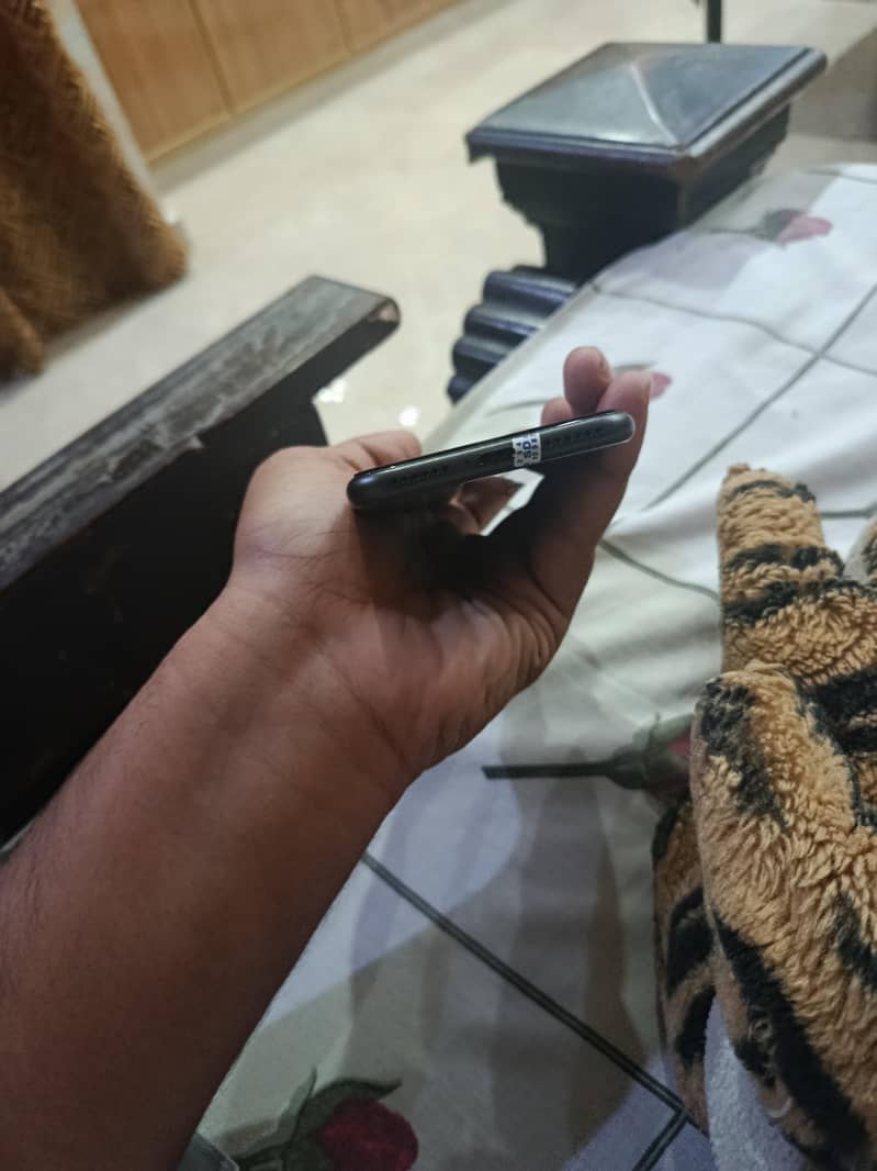 Apple iPhone 8 3