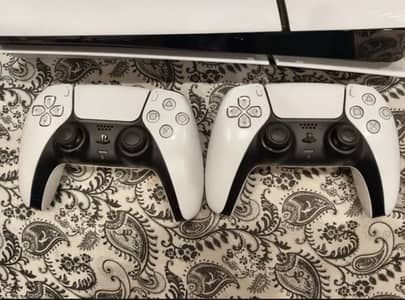 PS5 slim disc edition uk version / extra controller / complete box