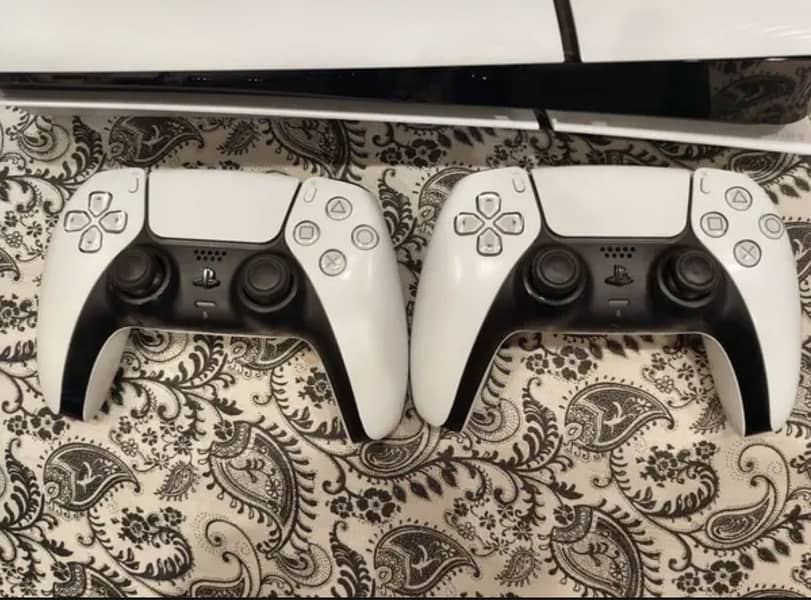 PS5 slim disc edition uk version / extra controller / complete box 0