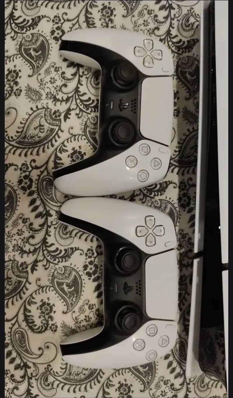 PS5 slim disc edition uk version / extra controller / complete box 2